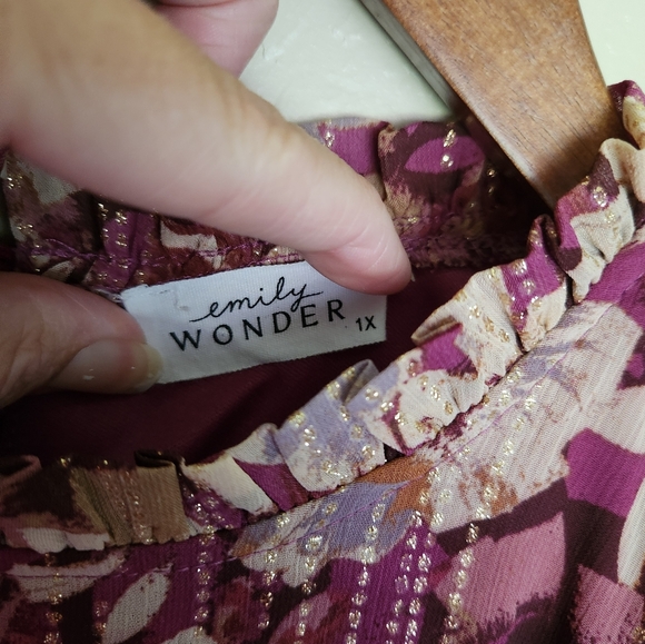 Emily Wonder Women's Floral Blouse - Picture 6 of 9